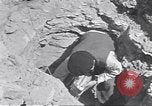 Standbild Soldaten Griechenland, 1941, aus Sekunde 26 historischem Filmmaterial Videoclip 65675074819