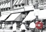 Standbild Harlem street scene in 1939 New York City USA, 1939, aus Sekunde 17 historischem Filmmaterial Videoclip 65675074863