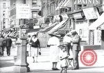 Standbild Harlem street scene in 1939 New York City USA, 1939, aus Sekunde 61 historischem Filmmaterial Videoclip 65675074863