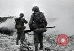 Standbild Marines Peleliu Palau Inseln, 1944, aus Sekunde 16 historischem Filmmaterial Videoclip 65675074871