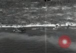 Standbild Luftaufnahmen der Insel Küste bei der Anlandung Angaur Palau Inseln, 1944, aus Sekunde 41 historischem Filmmaterial Videoclip 65675074875