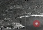 Standbild Luftaufnahmen der Insel Küste bei der Anlandung Angaur Palau Inseln, 1944, aus Sekunde 47 historischem Filmmaterial Videoclip 65675074875