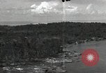 Standbild Luftaufnahmen der Insel Küste bei der Anlandung Angaur Palau Inseln, 1944, aus Sekunde 59 historischem Filmmaterial Videoclip 65675074875
