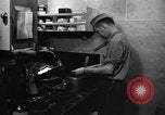 Standbild Navy Personal Iwo Jima, 1945, aus Sekunde 26 historischem Filmmaterial Videoclip 65675074884