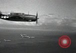 Standbild SB2C Helldiver Bomber Bonin Inseln Japan, 1944, aus Sekunde 60 historischem Filmmaterial Videoclip 65675074886