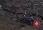 Standbild strafing von japanischen Flugzeugen Pacific Theater, 1944, aus Sekunde 5 historischem Filmmaterial Videoclip 65675074888