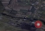 Standbild strafing von japanischen Flugzeugen Pacific Theater, 1944, aus Sekunde 6 historischem Filmmaterial Videoclip 65675074888