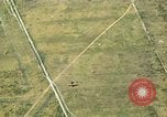 Standbild strafing von japanischen Flugzeugen Pacific Theater, 1944, aus Sekunde 28 historischem Filmmaterial Videoclip 65675074888