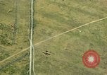 Standbild strafing von japanischen Flugzeugen Pacific Theater, 1944, aus Sekunde 30 historischem Filmmaterial Videoclip 65675074888