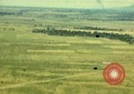 Standbild strafing von japanischen Flugzeugen Pacific Theater, 1944, aus Sekunde 43 historischem Filmmaterial Videoclip 65675074888
