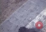 Immagine di Bombardamento di artigianato Giapponese Teatro pacifico, 1944, secondo 61 filmato di repertorio 65675074894