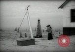 Immagine di Pozzi di petrolio California United States USA, 1938, secondo 25 filmato di repertorio 65675074906