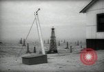 Immagine di Pozzi di petrolio California United States USA, 1938, secondo 39 filmato di repertorio 65675074906