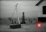 Immagine di Pozzi di petrolio California United States USA, 1938, secondo 41 filmato di repertorio 65675074906