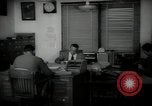 Immagine di Lavoratori a scrivania Taft California USA, 1938, secondo 7 filmato di repertorio 65675074907