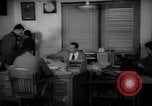 Immagine di Lavoratori a scrivania Taft California USA, 1938, secondo 12 filmato di repertorio 65675074907