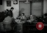 Immagine di Lavoratori a scrivania Taft California USA, 1938, secondo 13 filmato di repertorio 65675074907