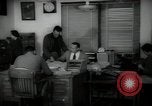 Immagine di Lavoratori a scrivania Taft California USA, 1938, secondo 14 filmato di repertorio 65675074907