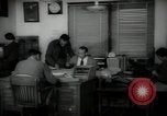 Immagine di Lavoratori a scrivania Taft California USA, 1938, secondo 15 filmato di repertorio 65675074907