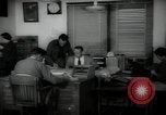 Immagine di Lavoratori a scrivania Taft California USA, 1938, secondo 16 filmato di repertorio 65675074907