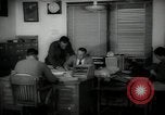 Immagine di Lavoratori a scrivania Taft California USA, 1938, secondo 18 filmato di repertorio 65675074907