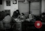 Immagine di Lavoratori a scrivania Taft California USA, 1938, secondo 19 filmato di repertorio 65675074907