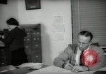 Immagine di Lavoratori a scrivania Taft California USA, 1938, secondo 21 filmato di repertorio 65675074907
