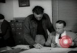 Immagine di Lavoratori a scrivania Taft California USA, 1938, secondo 29 filmato di repertorio 65675074907