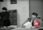 Immagine di Lavoratori a scrivania Taft California USA, 1938, secondo 34 filmato di repertorio 65675074907
