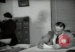 Immagine di Lavoratori a scrivania Taft California USA, 1938, secondo 36 filmato di repertorio 65675074907