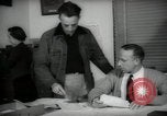 Immagine di Lavoratori a scrivania Taft California USA, 1938, secondo 38 filmato di repertorio 65675074907