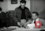 Immagine di Lavoratori a scrivania Taft California USA, 1938, secondo 39 filmato di repertorio 65675074907