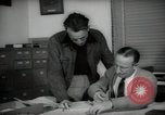 Immagine di Lavoratori a scrivania Taft California USA, 1938, secondo 44 filmato di repertorio 65675074907