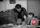 Immagine di Lavoratori a scrivania Taft California USA, 1938, secondo 46 filmato di repertorio 65675074907