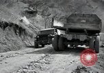 Standbild Lkws Kachil-Bong Korea, 1952, aus Sekunde 6 historischem Filmmaterial Videoclip 65675074932