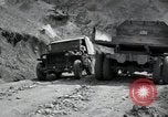 Standbild Lkws Kachil-Bong Korea, 1952, aus Sekunde 8 historischem Filmmaterial Videoclip 65675074932