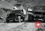 Standbild Lkws Kachil-Bong Korea, 1952, aus Sekunde 9 historischem Filmmaterial Videoclip 65675074932