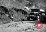 Standbild Lkws Kachil-Bong Korea, 1952, aus Sekunde 20 historischem Filmmaterial Videoclip 65675074932