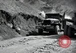 Standbild Lkws Kachil-Bong Korea, 1952, aus Sekunde 21 historischem Filmmaterial Videoclip 65675074932