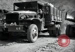 Standbild Lkws Kachil-Bong Korea, 1952, aus Sekunde 25 historischem Filmmaterial Videoclip 65675074932