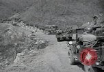 Standbild Lkws Kachil-Bong Korea, 1952, aus Sekunde 28 historischem Filmmaterial Videoclip 65675074932