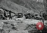 Standbild Lkws Kachil-Bong Korea, 1952, aus Sekunde 52 historischem Filmmaterial Videoclip 65675074932