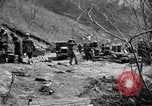 Standbild Lkws Kachil-Bong Korea, 1952, aus Sekunde 55 historischem Filmmaterial Videoclip 65675074932