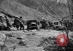 Standbild Lkws Kachil-Bong Korea, 1952, aus Sekunde 58 historischem Filmmaterial Videoclip 65675074932