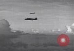 Standbild B-24 Liberator Bomber Guadalcanal Salomonen, 1943, aus Sekunde 3 historischem Filmmaterial Videoclip 65675074949