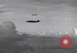 Standbild B-24 Liberator Bomber Guadalcanal Salomonen, 1943, aus Sekunde 4 historischem Filmmaterial Videoclip 65675074949
