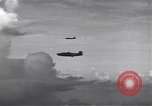 Standbild B-24 Liberator Bomber Guadalcanal Salomonen, 1943, aus Sekunde 6 historischem Filmmaterial Videoclip 65675074949
