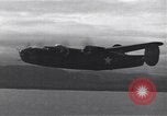 Standbild B-24 Befreier Guadalcanal Salomonen, 1943, aus Sekunde 18 historischem Filmmaterial Videoclip 65675074952