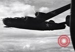 Standbild B-24 Befreier Guadalcanal Salomonen, 1943, aus Sekunde 26 historischem Filmmaterial Videoclip 65675074952