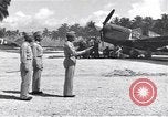 Immagine di 44Th Fighter Squadron Cerimonia di premiazione Guadalcanal nelle Isole Salomone, 1943, secondo 12 filmato di repertorio 65675074953